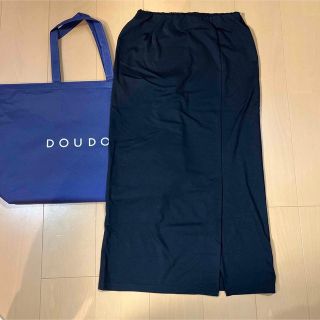 ドゥドゥ(DouDou)の新品　DouDou2023福袋の黒スカート　フリーサイズ　紺ショッパー付き(ロングスカート)