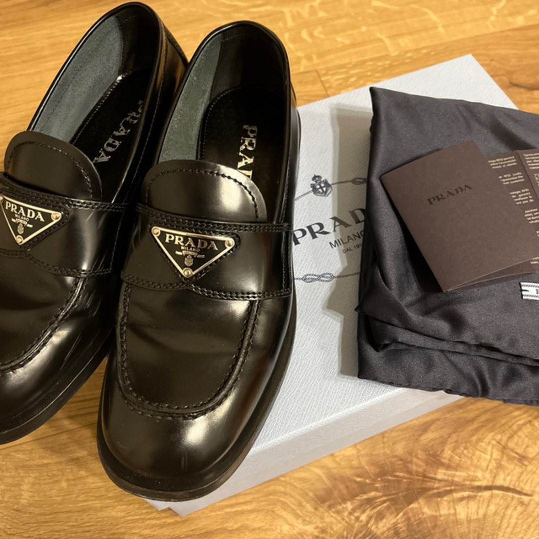 PRADA(プラダ)の最終価格 PRADA ローファー 36.5 レディースの靴/シューズ(ローファー/革靴)の商品写真