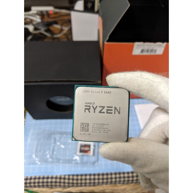 Ryzen 5 2600 と Asrock B450 マザーボード 中古です スマホ/家電/カメラのPC/タブレット(PCパーツ)の商品写真