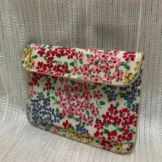 キャスキッドソン(Cath Kidston)の激レア　廃盤品　キャスキッドソン  Cath kidson 花柄　パスケース　(名刺入れ/定期入れ)