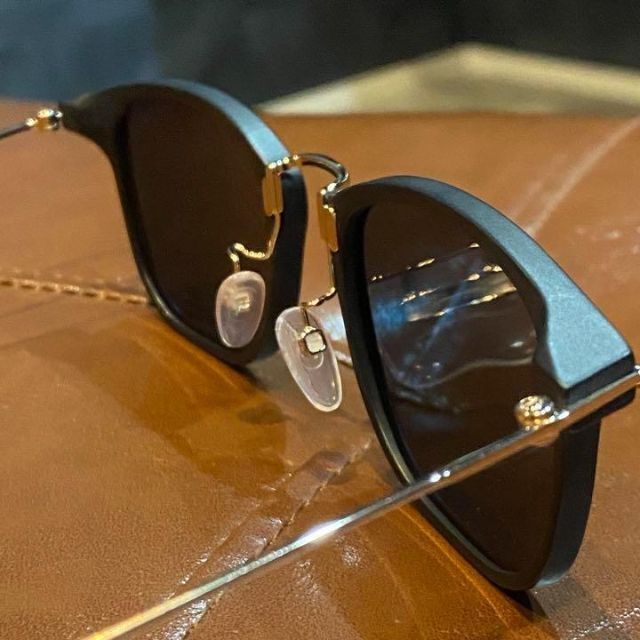 新品未使用トムフォード サングラス TOM FORD TF672 02N | livro