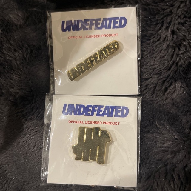 UNDEFEATED(アンディフィーテッド)のundefeated アンディフィーテッド　ピンバッジ　ピンズ メンズのファッション小物(その他)の商品写真