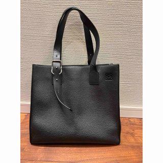 ロエベ(LOEWE)のLOEWE ロエベ バックルジッパートートバッグ　バックルトート　レザー　黒(トートバッグ)