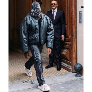 イージー(YEEZY（adidas）)のyeezy gap パフジャケット ブラック(ダウンジャケット)