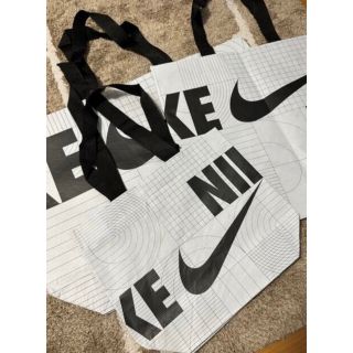 ナイキ(NIKE)の韓国ナイキ限定！　NIKE エコバッグ Mサイズ　たっぷり肩掛けサイズ！(エコバッグ)