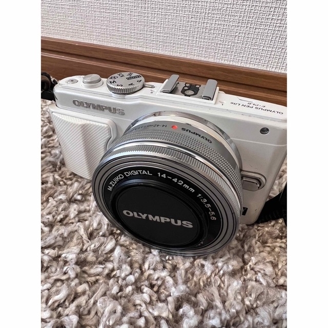 OLYMPUS(オリンパス)のミラーレス一眼　OLYMPUS PEN Lite E-PL6 スマホ/家電/カメラのカメラ(ミラーレス一眼)の商品写真