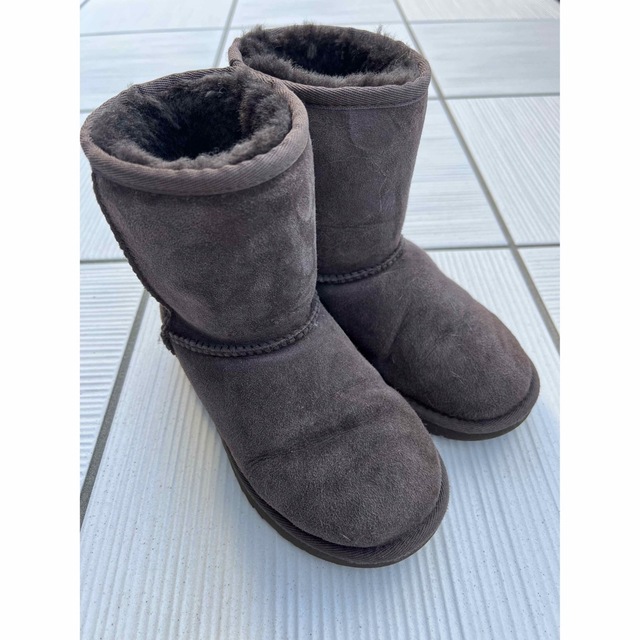 UGG(アグ)の値下げしました UGG キッズ/ベビー/マタニティのキッズ靴/シューズ(15cm~)(ブーツ)の商品写真