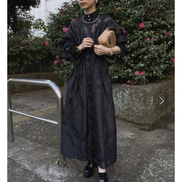 Ameri VINTAGE(アメリヴィンテージ)のUND SHEER JACQUARD TUCK DRESS 新品 Ameri レディースのワンピース(ロングワンピース/マキシワンピース)の商品写真