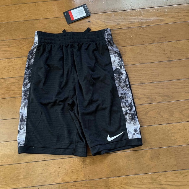 NIKE(ナイキ)の新品⭐︎NIKE⭐︎ハーフパンツ⭐︎160センチ キッズ/ベビー/マタニティのキッズ服男の子用(90cm~)(パンツ/スパッツ)の商品写真