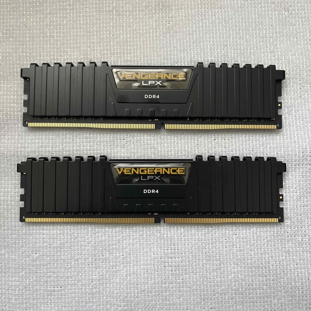 Corsair 16GB(8GB×2) DDR4 2666Mhz メモリ