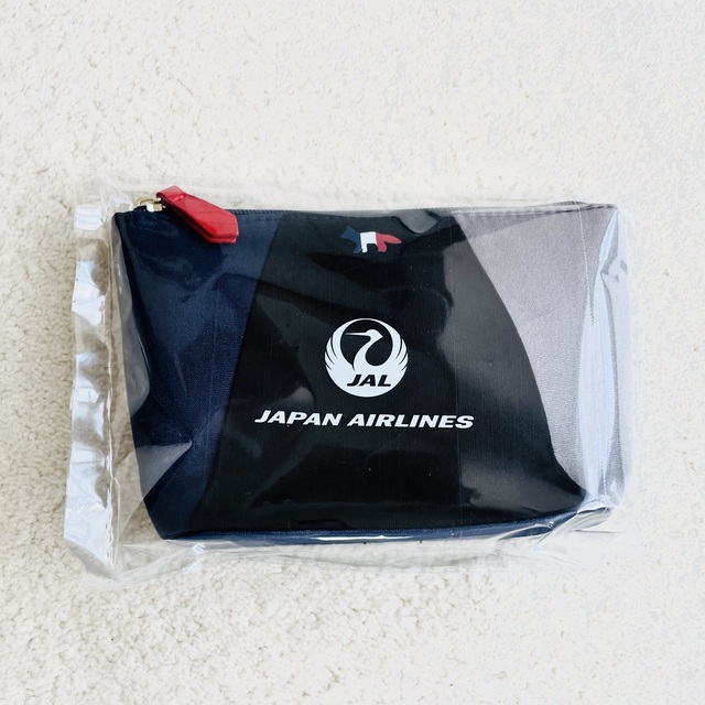 MAISON KITSUNE'(メゾンキツネ)のJAL アメニティ　メゾンキツネ　ポーチ レディースのファッション小物(ポーチ)の商品写真