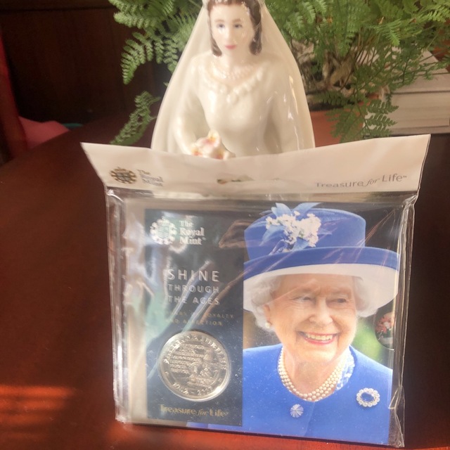エリザベス女王(エリザベスニ世)記念硬貨の通販 by キョンちゃん's shop｜ラクマ