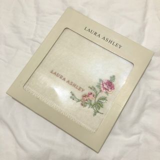 ローラアシュレイ(LAURA ASHLEY)のローラアシュレイ♡新品未開封♡ペーパーホルダーカバー♡アイボリー(トイレマット)