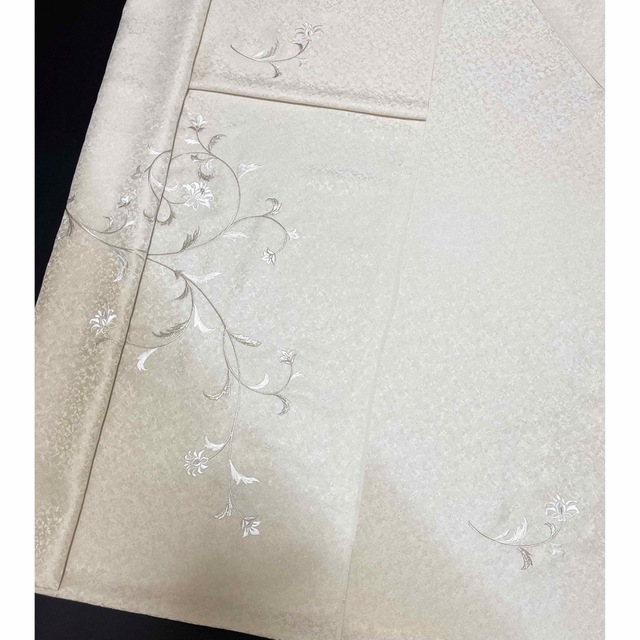限定数のみ 特選刺繍付下げ【銀通しぼかし◇葡萄唐草】濃い紫 薄紫 白