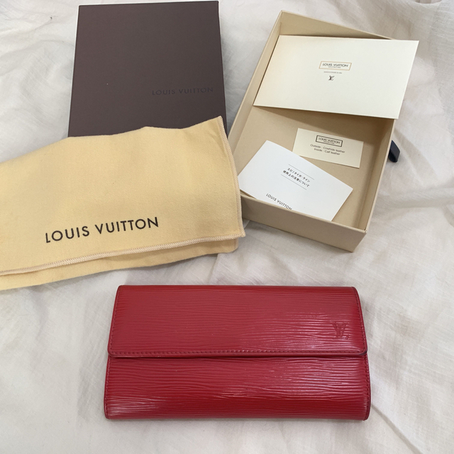 ルイヴィトン、エピ、赤、レッド、長財布、美品、LV、、箱、保存袋あり、