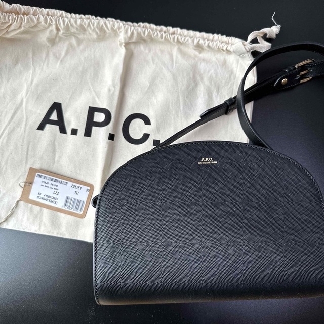 A.P.C. アーペーセー PXBJQ F61048ハーフムーンバッグ