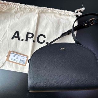 アーペーセー(A.P.C)のA.P.C. アーペーセー PXBJQ F61048ハーフムーンバッグ(ショルダーバッグ)