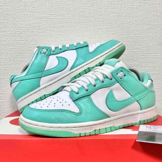 ナイキ(NIKE)のNIKE DUNK LOW "GREEN GLOW"(スニーカー)