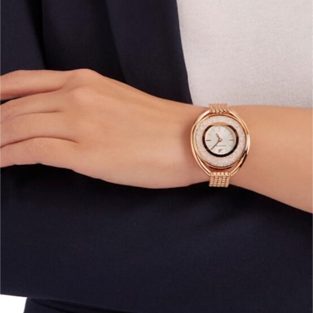 SWAROVSKI(スワロフスキー)の三日間限定価格！Crystallineゴールド ブレスレット レディースのファッション小物(腕時計)の商品写真