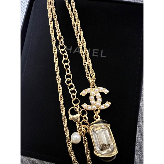 熱販売 CHANEL - CHANEL2022最新作ネックレスパールC Cマーク 熱販売 CHANEL - CHANEL2022最新作ネックレスパールC Cマーク