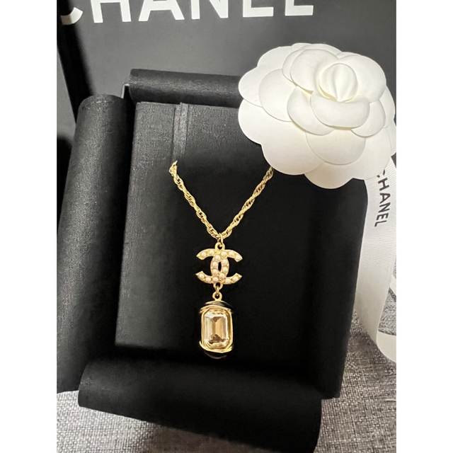 熱販売 CHANEL - CHANEL2022最新作ネックレスパールC Cマーク 熱販売 CHANEL - CHANEL2022最新作ネックレスパールC Cマーク