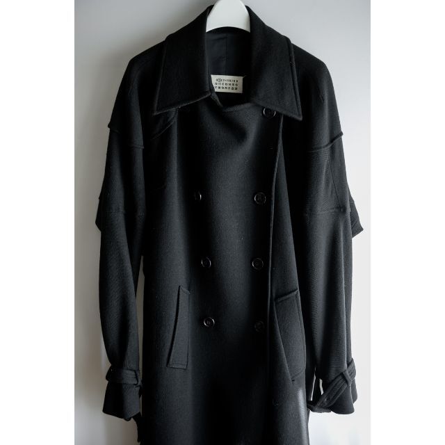 Maison Martin Margiela(マルタンマルジェラ)のマルタン1　変形ブラックコートジャケット　36 レディースのジャケット/アウター(トレンチコート)の商品写真
