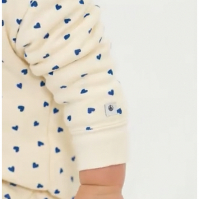 PETIT BATEAU(プチバトー)の【PETIT BATEAU】プチバトー　中綿入りハートプリントロンパース キッズ/ベビー/マタニティのベビー服(~85cm)(ロンパース)の商品写真