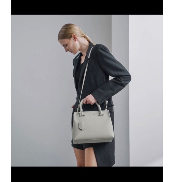 Charles and Keith(チャールズアンドキース)のチャールズアンドキース　ダブルハンドルトートバッグ レディースのバッグ(ハンドバッグ)の商品写真