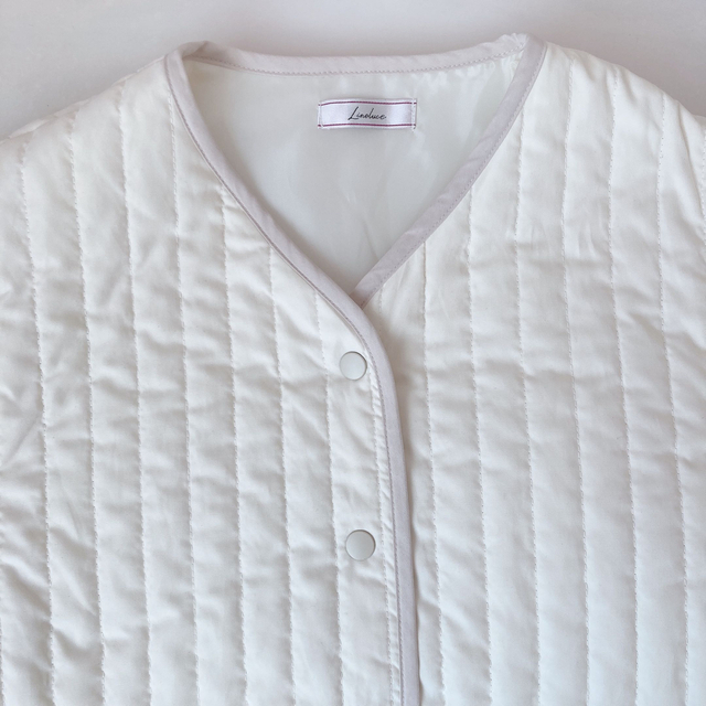 しまむら(シマムラ)の♡試着のみ　しまむら　アウター　キルティングジャケット　白　ホワイト　シンプル♡ レディースのジャケット/アウター(ノーカラージャケット)の商品写真