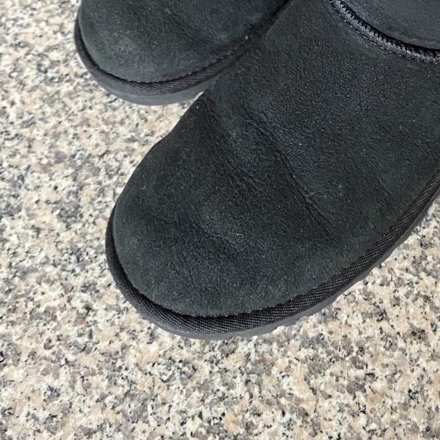 UGG(アグ)のUGG リボンムートンブーツ　ブラック　22センチ　美品 レディースの靴/シューズ(ブーツ)の商品写真