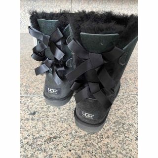 アグ(UGG)のUGG リボンムートンブーツ　ブラック　22センチ　美品(ブーツ)