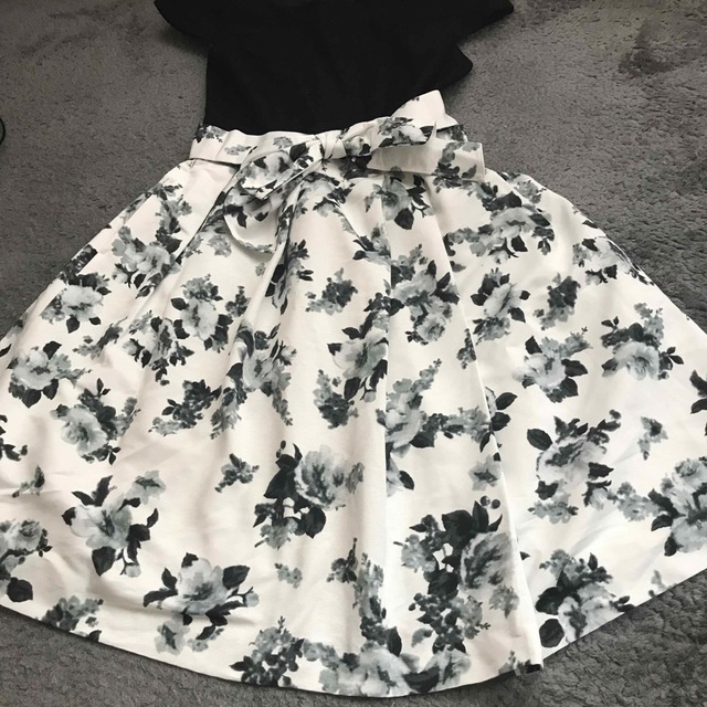 JUSGLITTY(ジャスグリッティー)のJUSGLITTYワンピース レディースのスカート(ひざ丈スカート)の商品写真