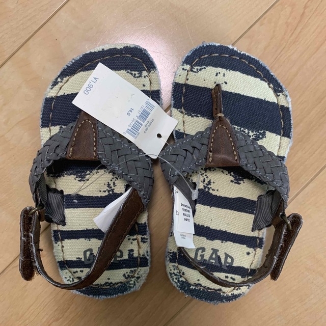 babyGAP(ベビーギャップ)の【新品未使用】baby GAP サンダル 14cm &靴下 14cm～16cm キッズ/ベビー/マタニティのベビー靴/シューズ(~14cm)(サンダル)の商品写真