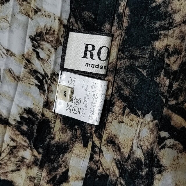 ROPE’(ロペ)のロペマドモアゼル　ランダムプリーツ　花柄　ロングスカート レディースのスカート(ロングスカート)の商品写真