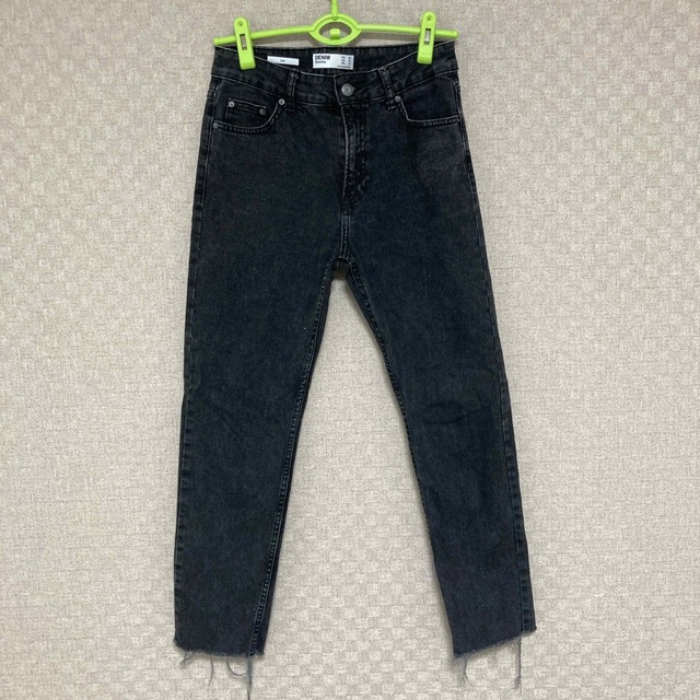 新作ウエア Bershka ベルシュカ デニム パンツ テーパード 切りっ