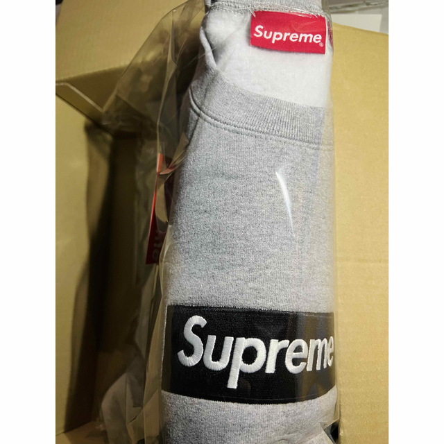 M Supreme Box Logo Crewneck