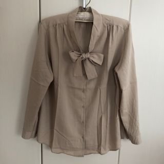 ユニクロ(UNIQLO)のブラウス　シャツ　長袖　リボン　ユニクロ　サイズS  ベージュ(シャツ/ブラウス(長袖/七分))