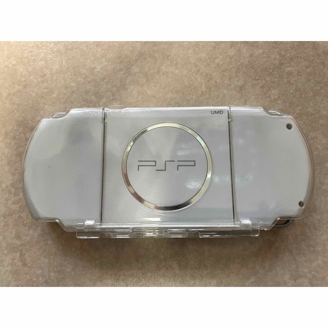 SONY(ソニー)のpsp3000本体　白 エンタメ/ホビーのゲームソフト/ゲーム機本体(携帯用ゲーム機本体)の商品写真