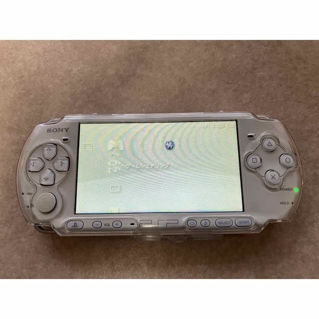 SONY(ソニー)のpsp3000本体　白 エンタメ/ホビーのゲームソフト/ゲーム機本体(携帯用ゲーム機本体)の商品写真