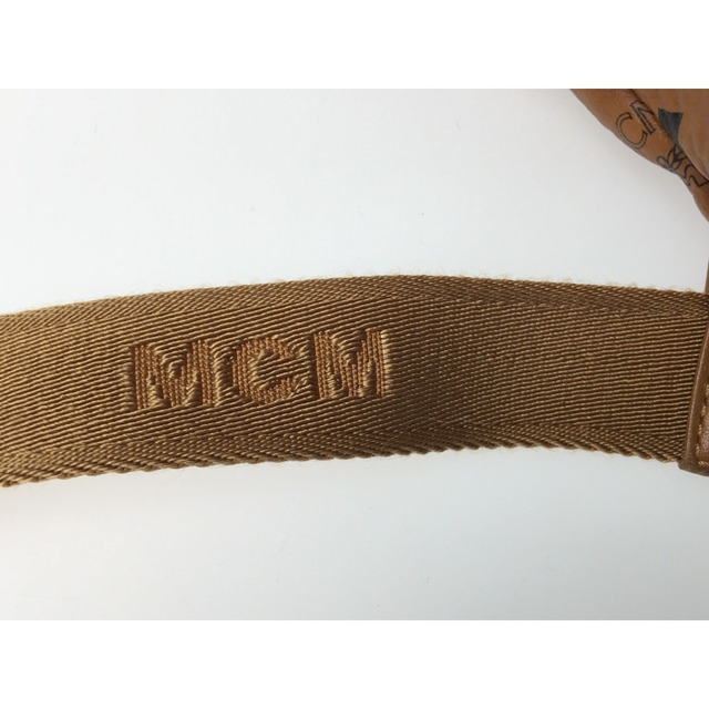 MCM(エムシーエム)の▼▼MCM エムシーエム リュック バックパック スターク Mサイズ スタッズ ブラウン レディースのバッグ(リュック/バックパック)の商品写真