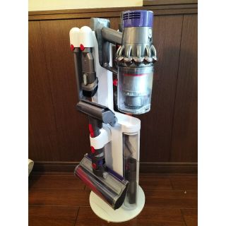 ダイソン(Dyson)のDysonＶ１０.SV12 フロアードック付きです。(掃除機)