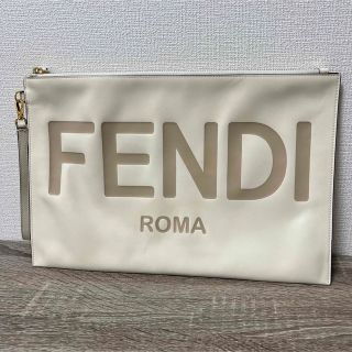 フェンディ(FENDI)の美品　フェンディ　フラット　スリム　クラッチ　ラージ　バッグ　レザー(セカンドバッグ/クラッチバッグ)