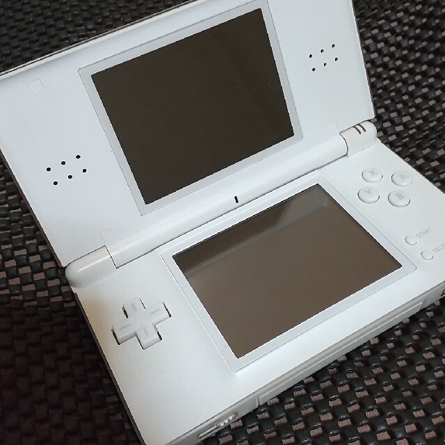 ニンテンドーDS(ニンテンドーDS)のニンテンドーDS lite DSlite本体のみ パールホワイト⑭ エンタメ/ホビーのゲームソフト/ゲーム機本体(携帯用ゲーム機本体)の商品写真