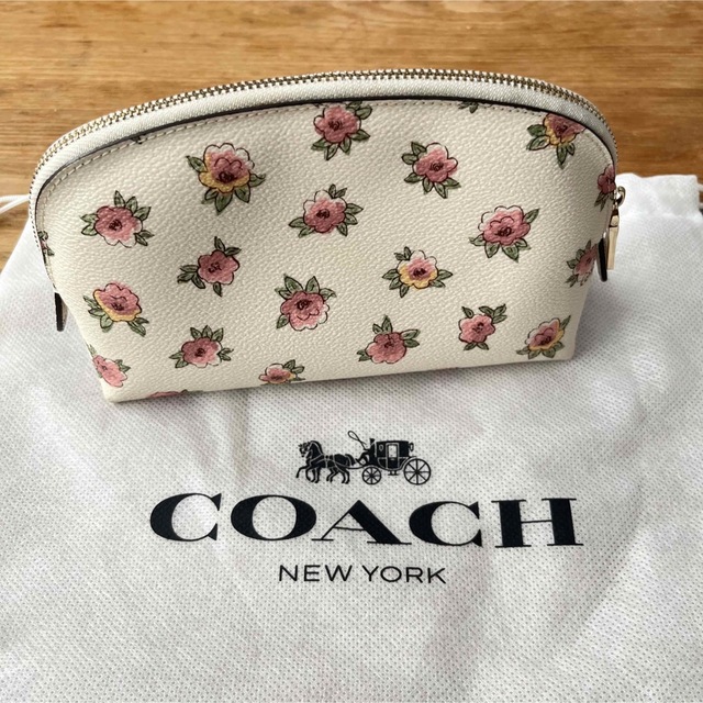 新品☆COACH(コーチ) ホワイト 花柄 レザー ポーチ