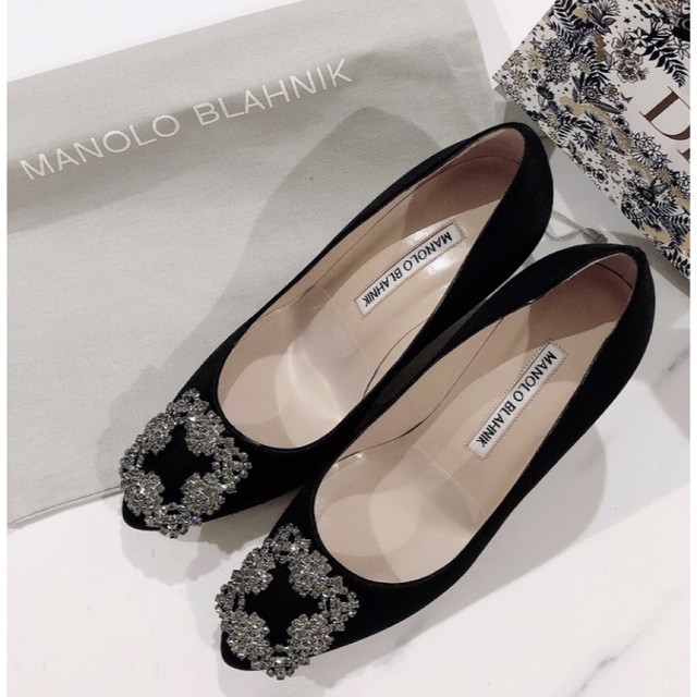 おしゃれ】 MANOLO BLAHNIK - マノロブラニク ハンギシ サテン