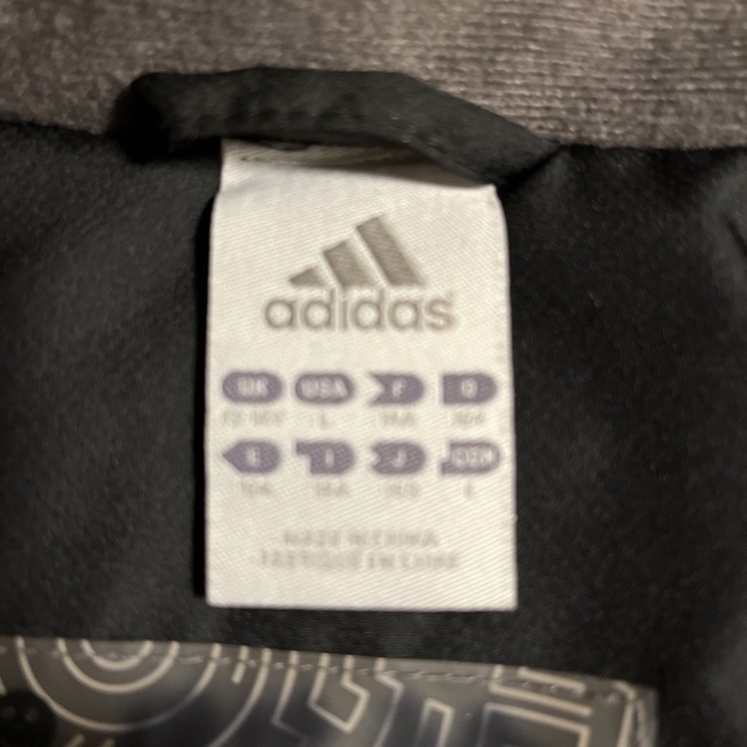 adidas(アディダス)の中綿入りジャンバー キッズ/ベビー/マタニティのキッズ服男の子用(90cm~)(ジャケット/上着)の商品写真