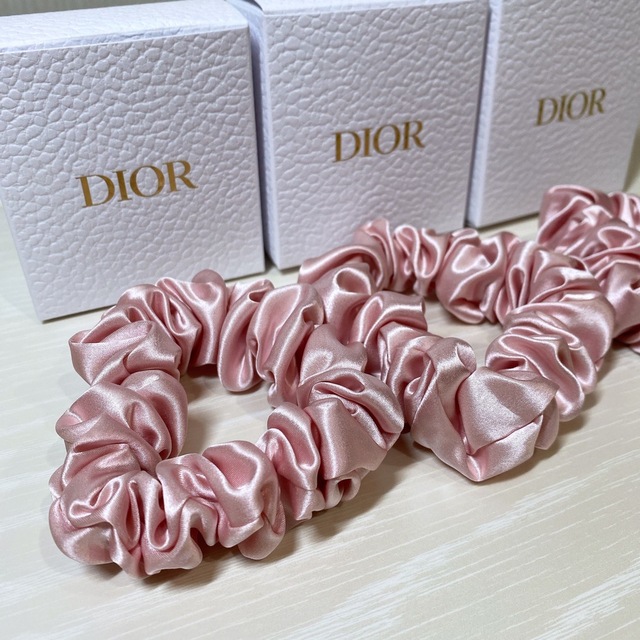 新品同様 DIOR ピンク シュシュ espaciomalvon.com.ar