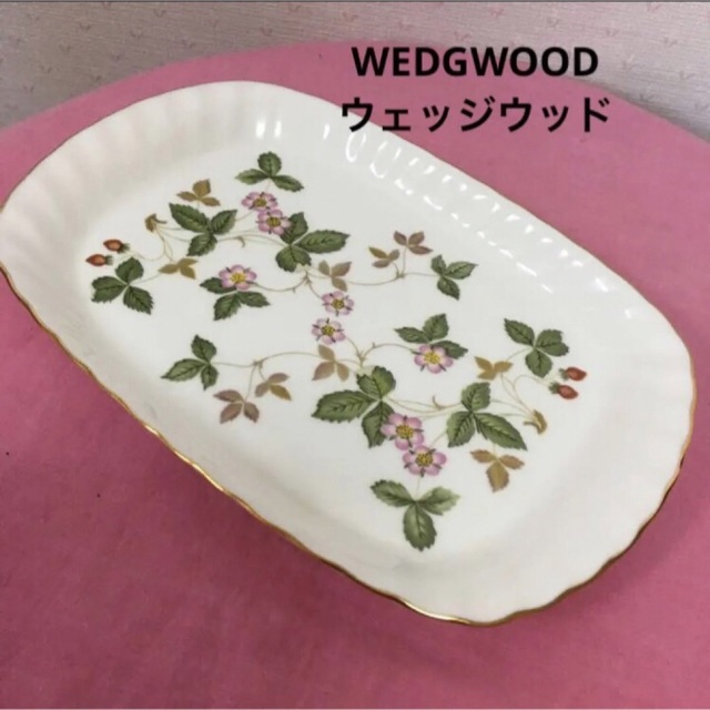 WEDGWOOD(ウェッジウッド)のWEDGWOOD ウェッジウッド　ゴールドライン　いちご　皿　角皿　プレート インテリア/住まい/日用品のキッチン/食器(食器)の商品写真