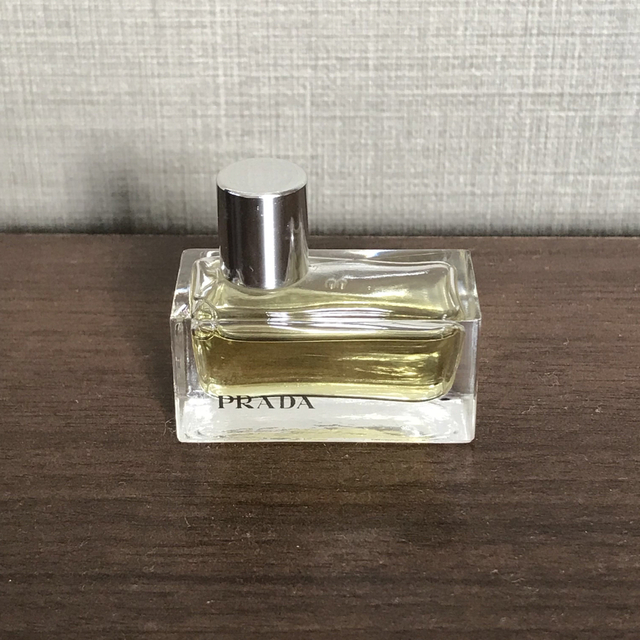 PRADA(プラダ)の【期間限定！購入申請ナシ】PRADA  アンバーミニ香水 コスメ/美容の香水(香水(女性用))の商品写真