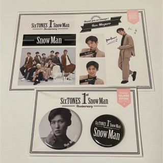 スノーマン(Snow Man)のSnow Man 1st Anniversary 目黒蓮 ステッカー 缶バッジ(アイドルグッズ)